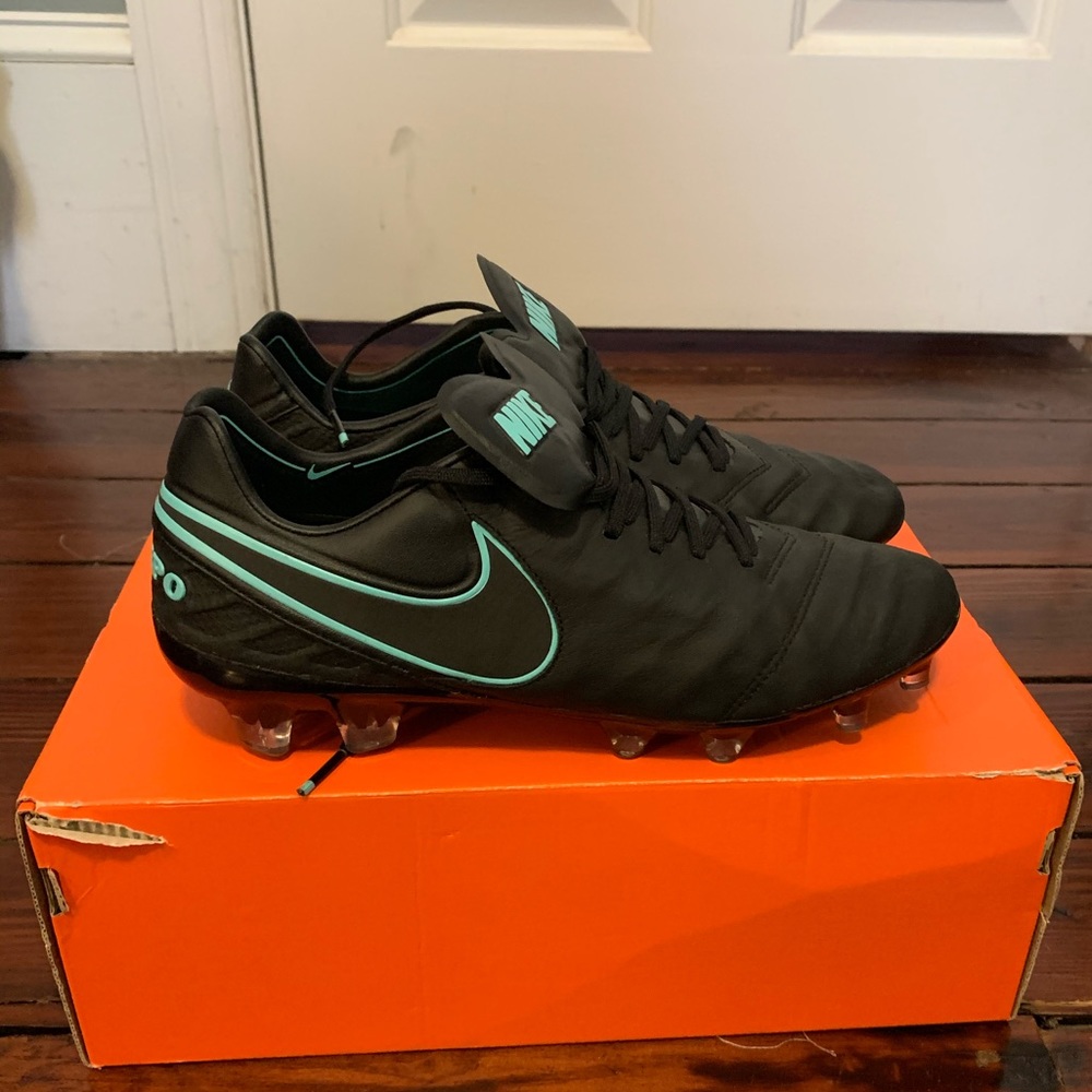 NIB Nike Tiempo soccer cleats